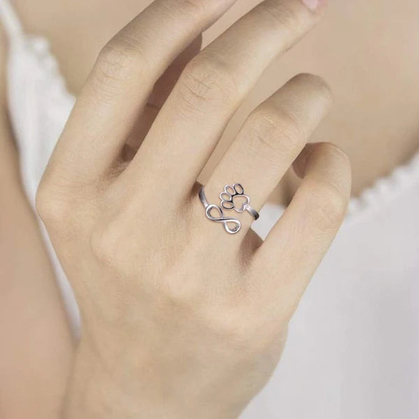 Ambachtelijke ring met poot en hart